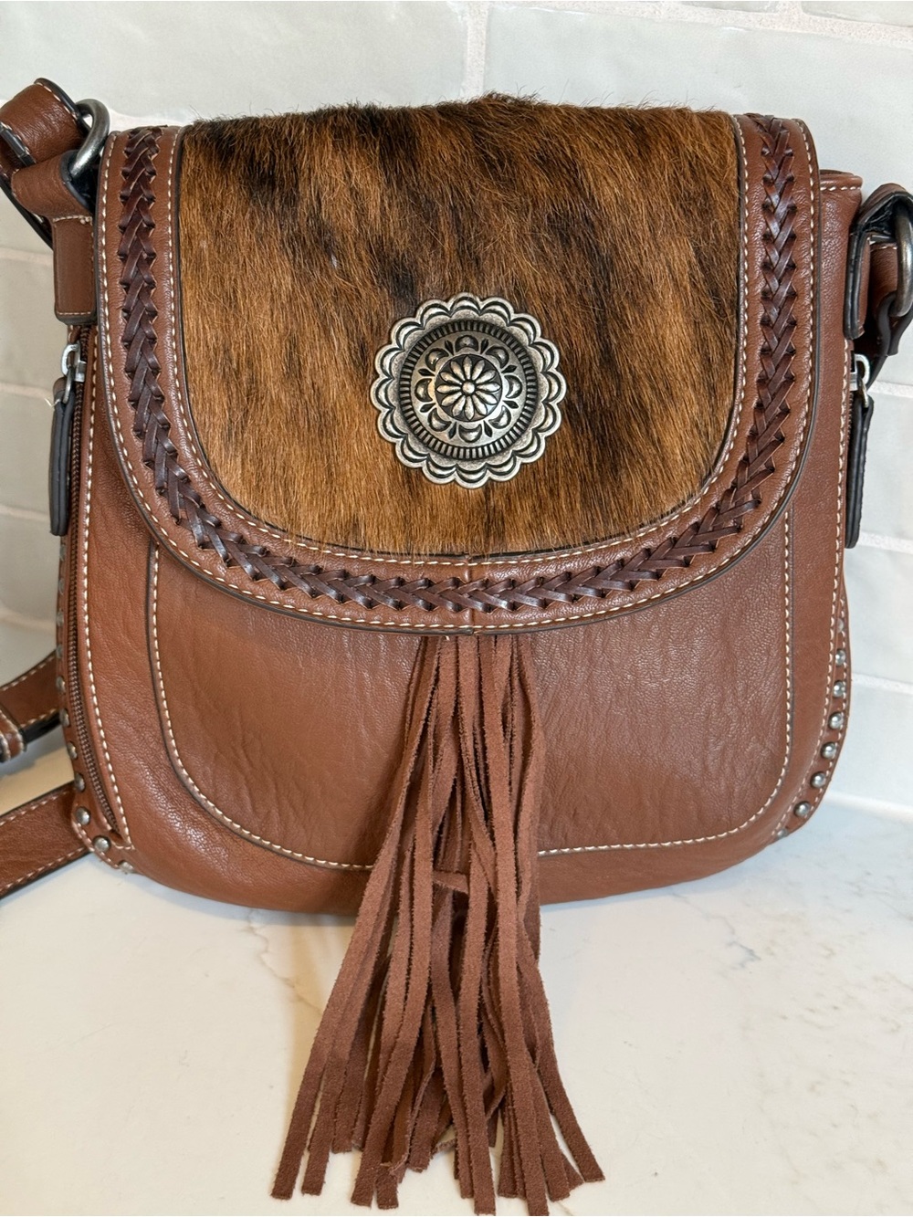 Blazin Roxx Conceal Carry Cross Body Western Purse w/ Tassle & Adjustable
Strap